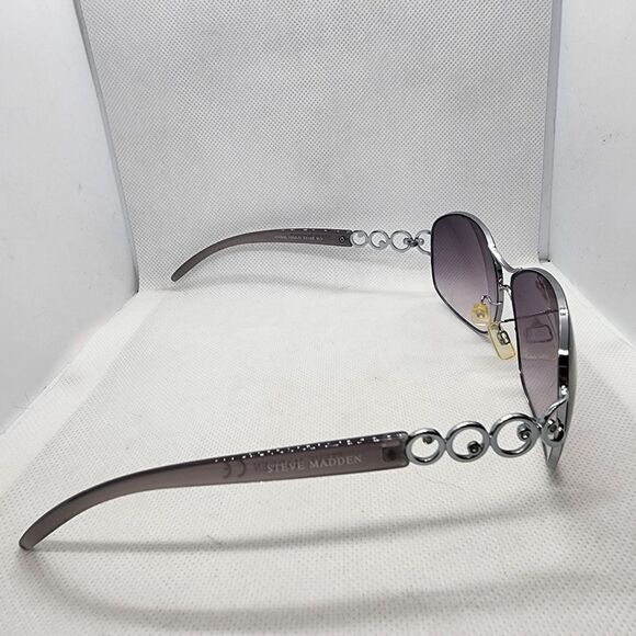 Steve Madden Silver & Gray Sunglasses - Picture 10 of 14